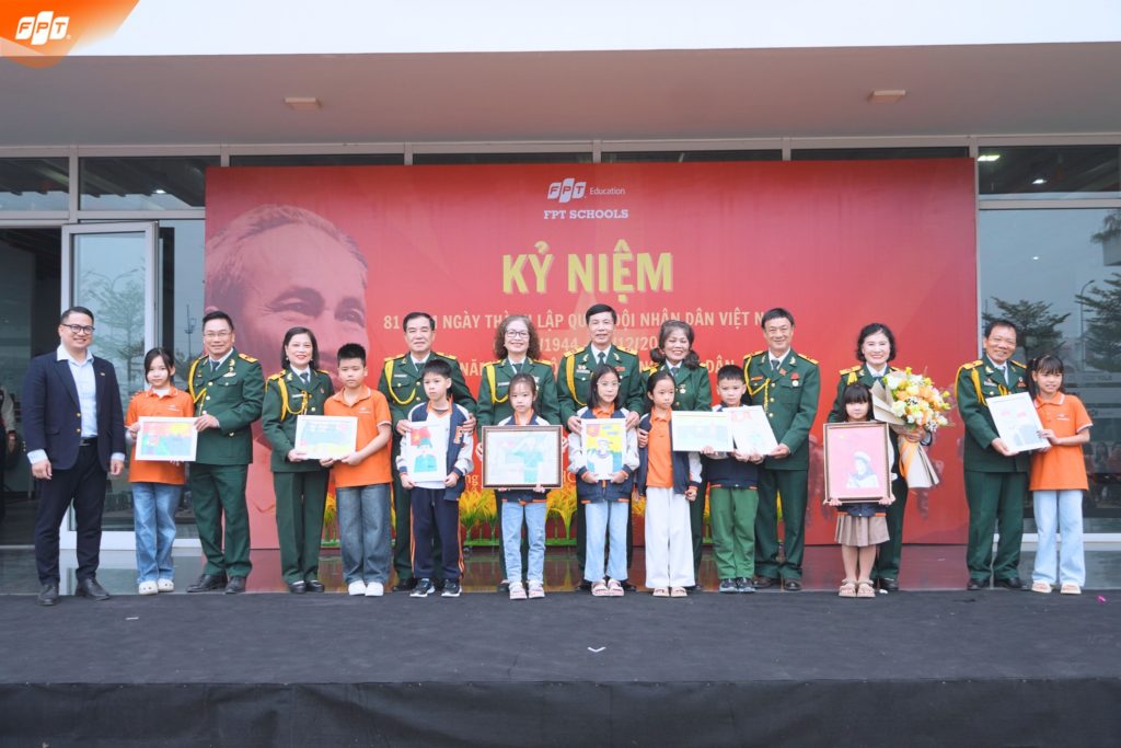 THẦY VÀ TRÒ FPT SCHOOL HÀ NAM GIAO LƯU Ý NGHĨA CÙNG CÁC BÁC CỰU CHIẾN BINH ĐOÀN VĂN CÔNG SÓNG HỒNG 14 1 239