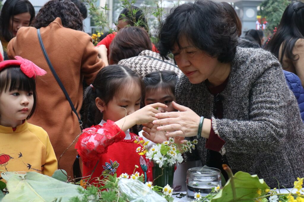 Ếch Cốm Tiểu học tham gia cuộc thi cắm hoa trong ngày hội Tết dân gian thường niên của FPT Schools