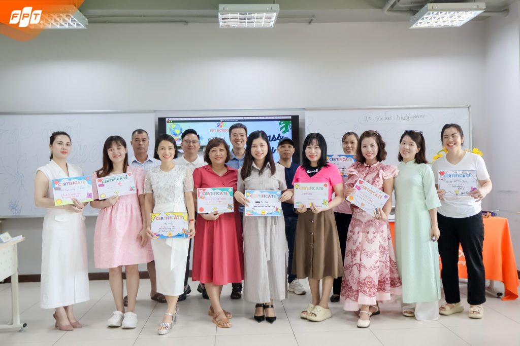 Ngập tràn cảm xúc tại buổi họp phụ huynh cuối học kỳ II năm học 2024 - 2025 14 2 127