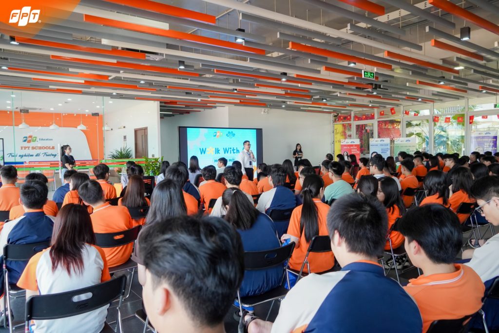 "Walk with us 2025 - Mơ hỏi mở" Khi ước mơ được dẫn lối 14 2 129