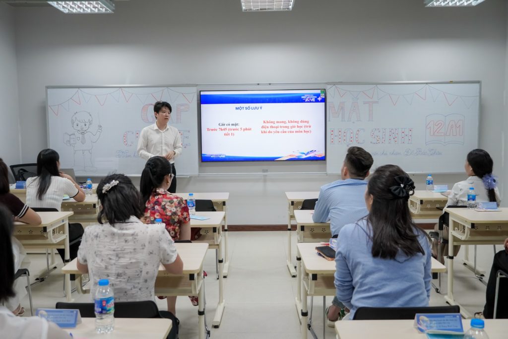 HỌP PHỤ HUYNH ĐẦU NĂM KHỐI 12 – NĂM HỌC 2025 – 2026 15 2 169