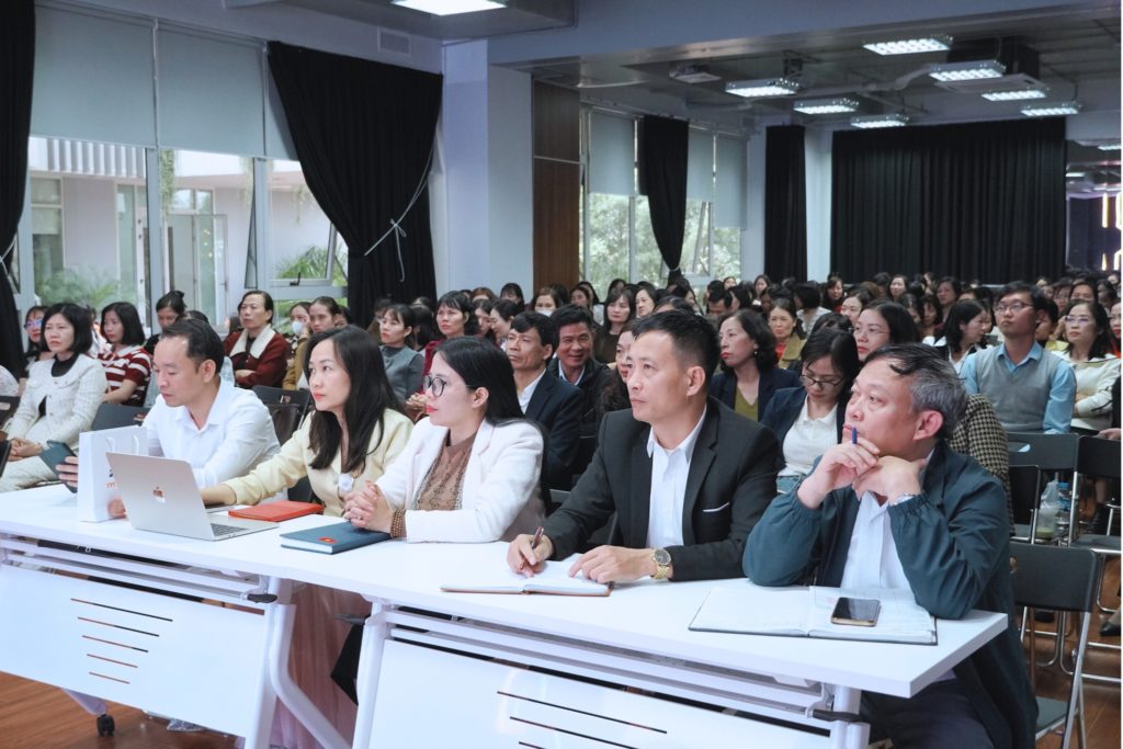 CHÀO ĐÓN ĐOÀN CÁN BỘ, GIÁO VIÊN THAM DỰ TẬP HUẤN NÂNG CAO NĂNG LỰC DẠY HỌC MÔN TIẾNG VIỆT NĂM HỌC 2025-2026 15 2 180