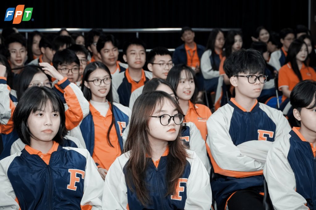 LỄ KẾT NẠP ĐOÀN VIÊN MỚI CHO HỌC SINH KHỐI THPT 16 2 190