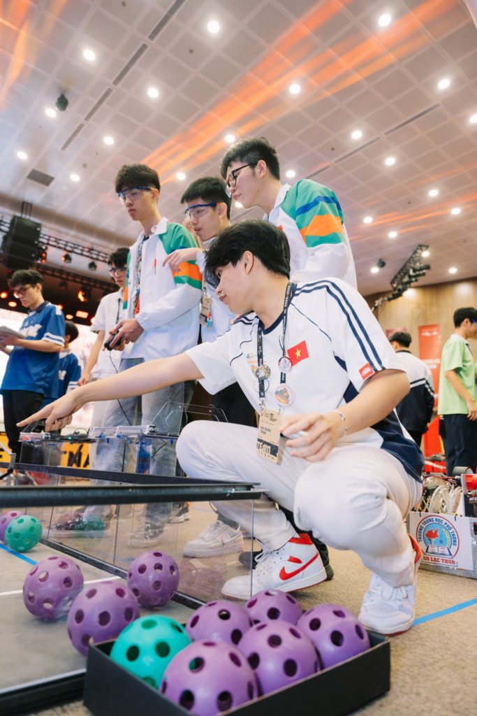 CHÚC MỪNG HỌC SINH FPT SCHOOL HÀ NAM XUẤT SẮC ĐẠT GIẢI NHÌ TẠI FIRST TECH CHALLENGE VIETNAM 2025–2026 15 2 214