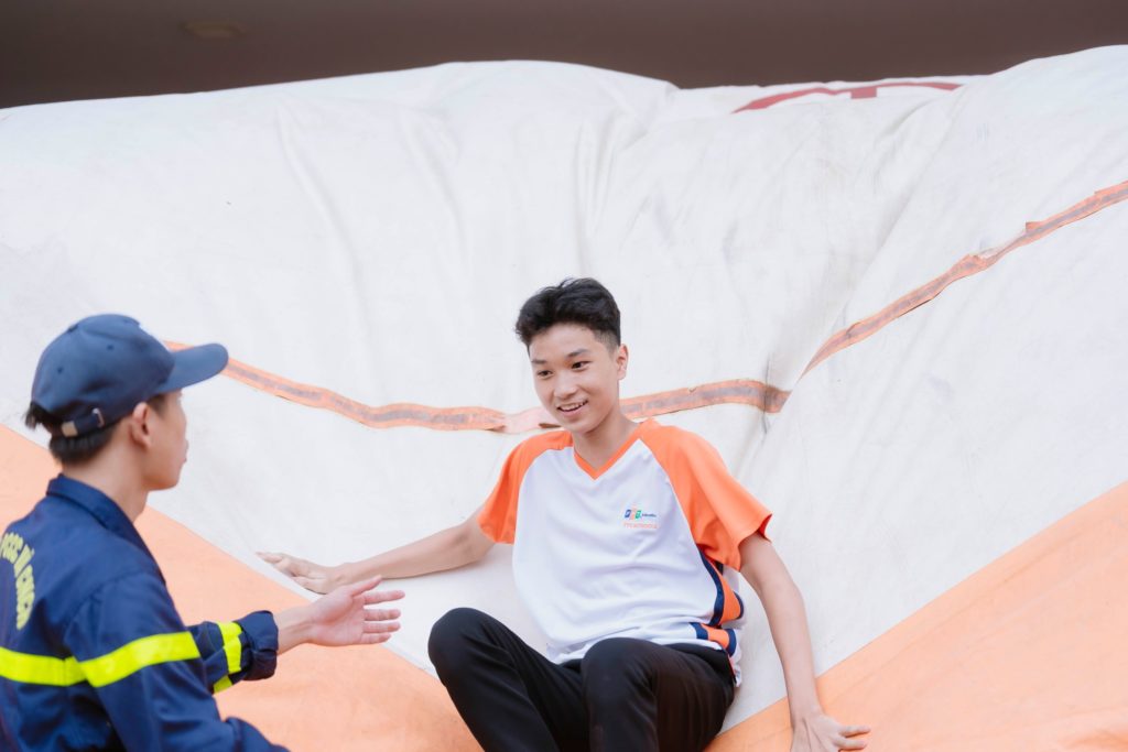 Gần 1300 học sinh FPT School Hà Nam hào hứng tham gia buổi tuyên truyền, tập huấn phòng cháy chữa cháy, thoát hiểm khi cháy, nổ 15 3 151