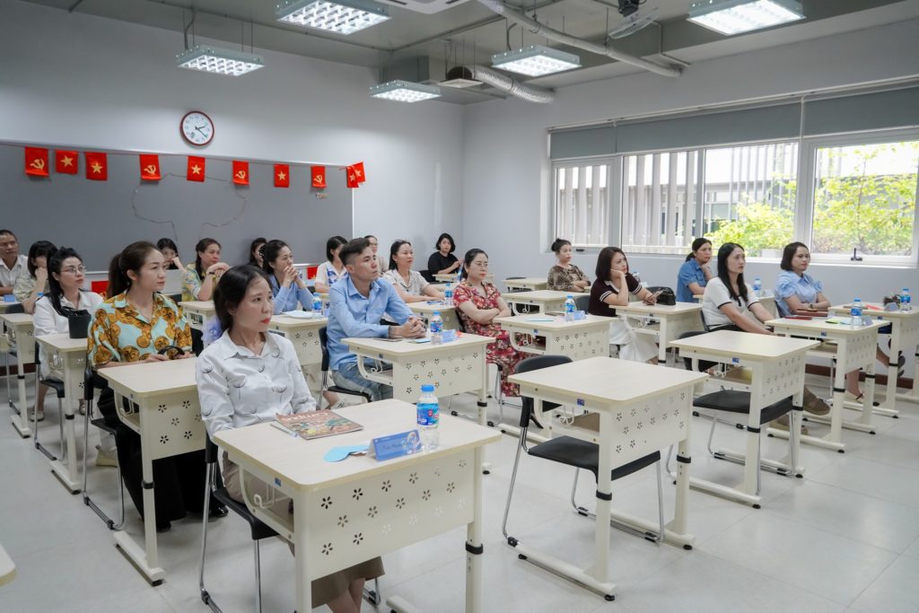 HỌP PHỤ HUYNH ĐẦU NĂM KHỐI 12 – NĂM HỌC 2025 – 2026 16 3 157