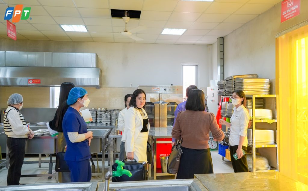 CHI CỤC AN TOÀN THỰC PHẨM TỈNH NINH BÌNH KIỂM TRA HOẠT ĐỘNG BẾP ĂN BÁN TRÚ 16 3 177