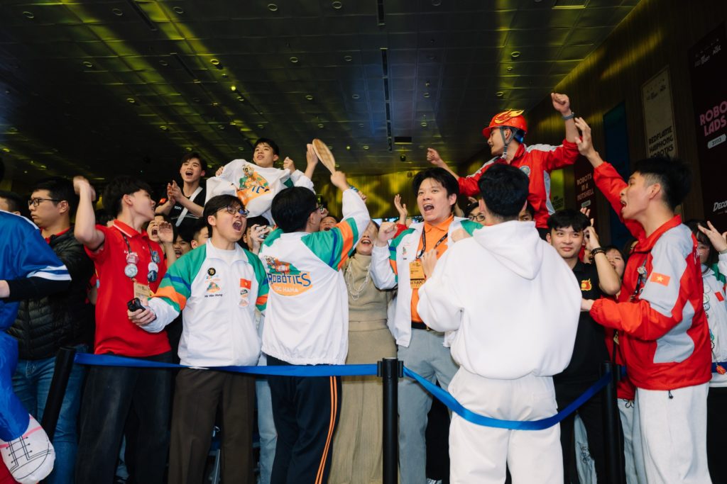 CHÚC MỪNG HỌC SINH FPT SCHOOL HÀ NAM XUẤT SẮC ĐẠT GIẢI NHÌ TẠI FIRST TECH CHALLENGE VIETNAM 2025–2026 16 3 200