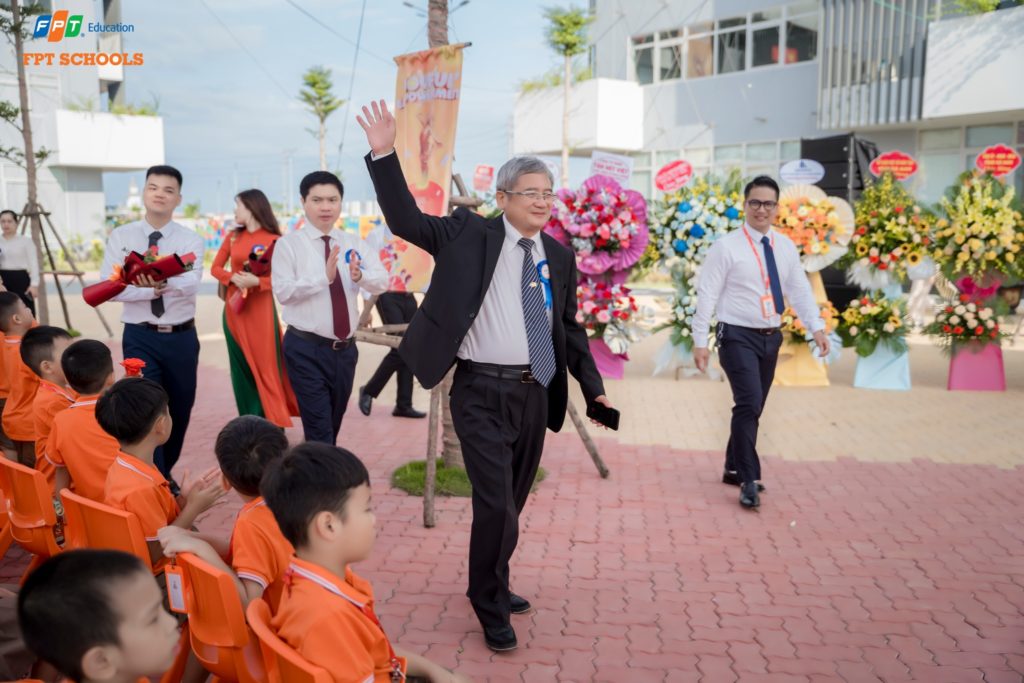 Ông Bùi Quang Ngọc dự lễ khai giảng FPT Schools Hà Nam.