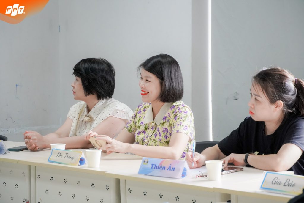 Ngập tràn cảm xúc tại buổi họp phụ huynh cuối học kỳ II năm học 2024 - 2025 16 4 105
