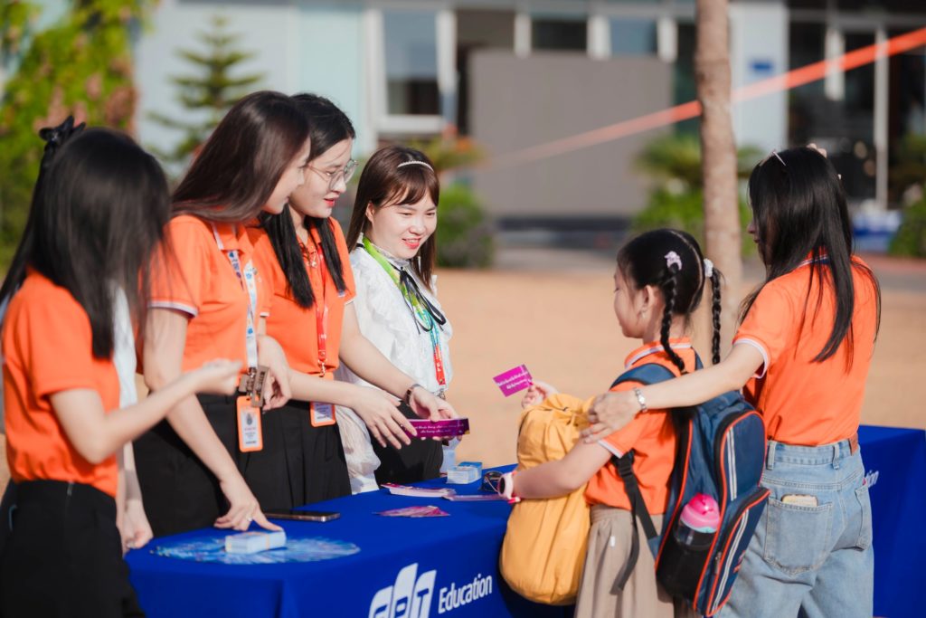 WELCOME BACK TO SCHOOL – CHÀO MỪNG GẦN 1300 HỌC SINH ĐẾN VỚI NĂM HỌC 2025 - 2026 15 4 119