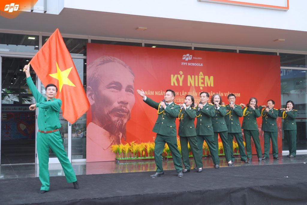 THẦY VÀ TRÒ FPT SCHOOL HÀ NAM GIAO LƯU Ý NGHĨA CÙNG CÁC BÁC CỰU CHIẾN BINH ĐOÀN VĂN CÔNG SÓNG HỒNG 15 4 150
