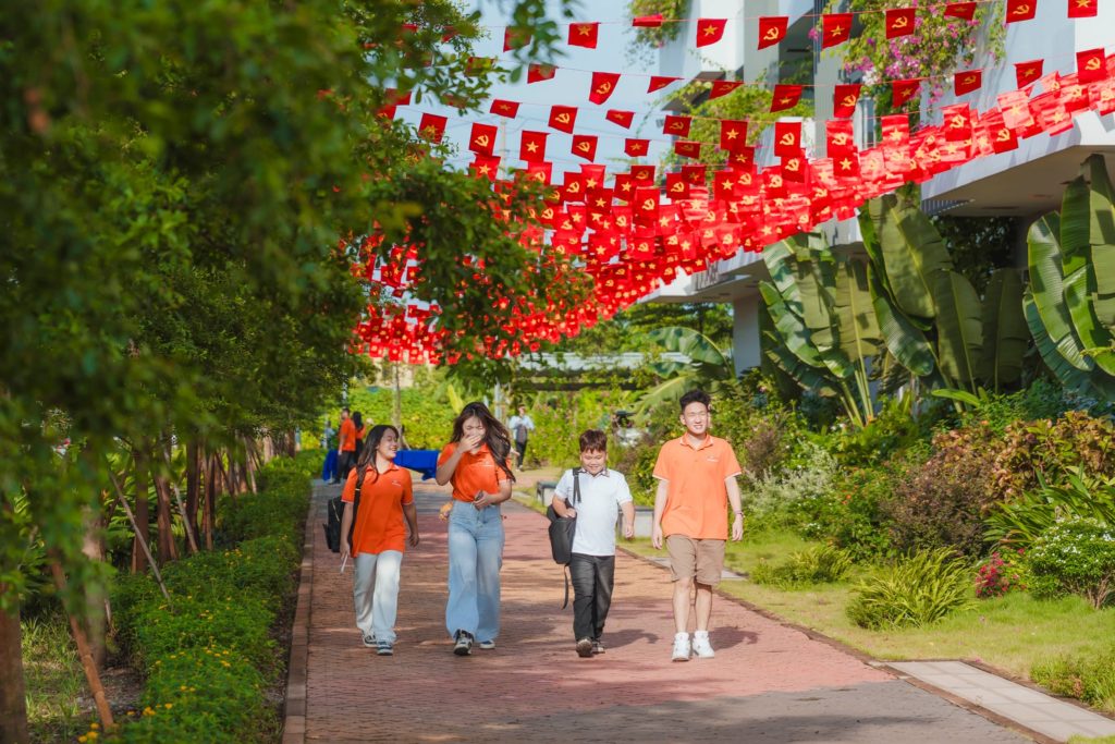 WELCOME BACK TO SCHOOL – CHÀO MỪNG GẦN 1300 HỌC SINH ĐẾN VỚI NĂM HỌC 2025 - 2026 18 5 104