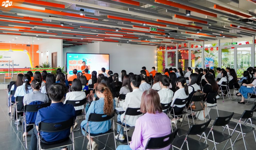 Trường Tiểu học, THCS và THPT FPT Hà Nam chào đón gần 150 ứng viên tham gia ngày hội tuyển dụng 16 5 92