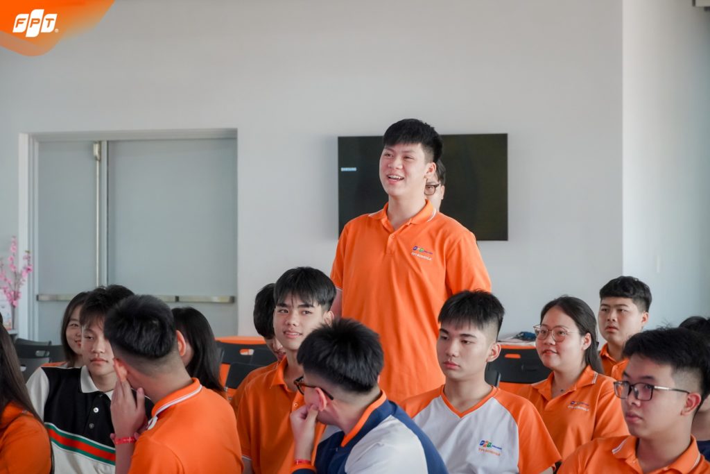 "Walk with us 2025 - Mơ hỏi mở" Khi ước mơ được dẫn lối 19 5 96
