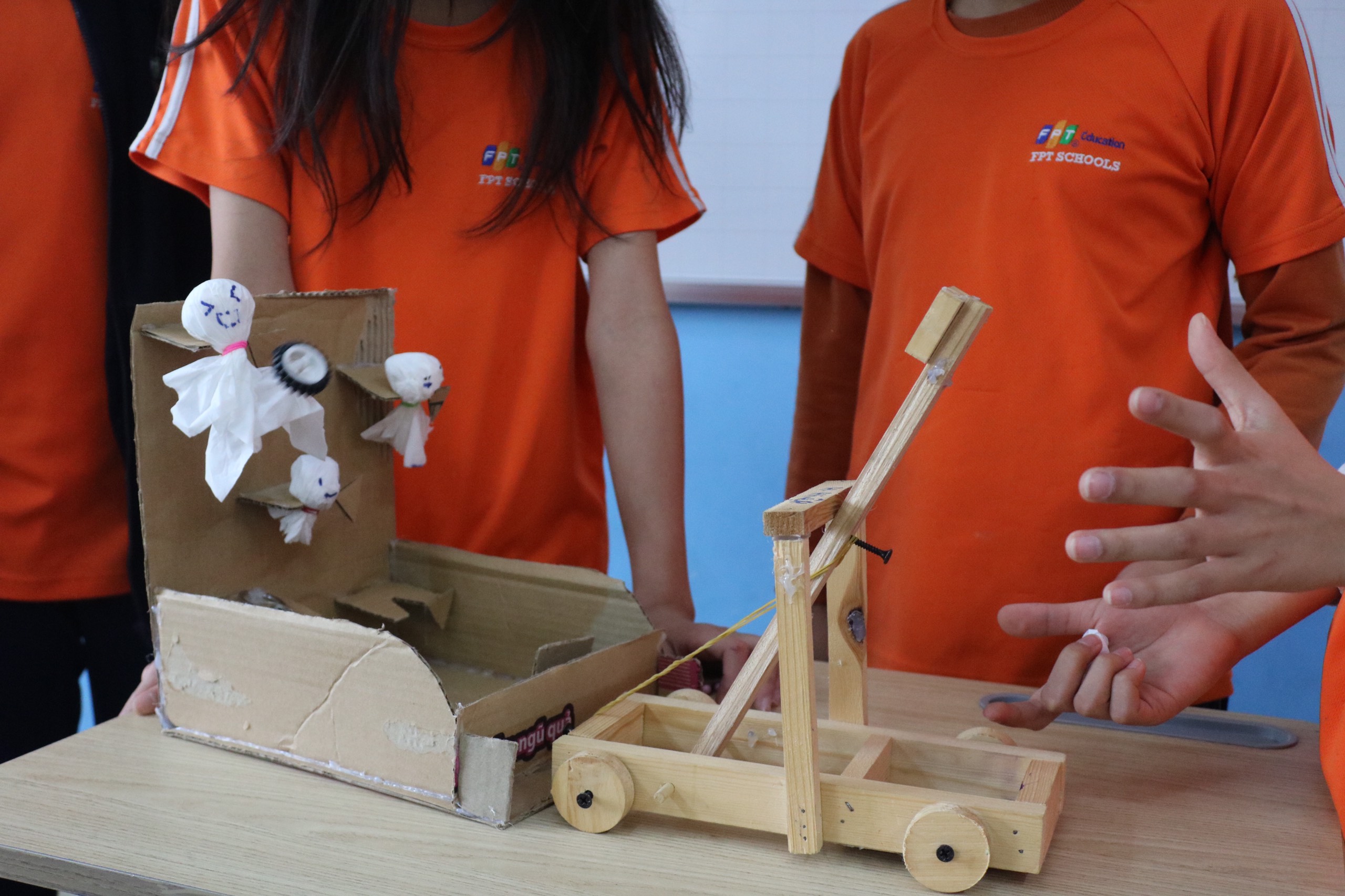 Sản phẩm mô hình đồ chơi của nhóm Hoàng Hiệp có sử dụng 2 loại máy cơ đơn gián