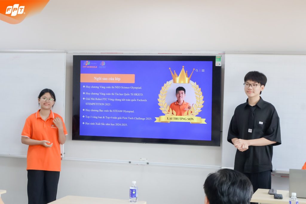 Ngập tràn cảm xúc tại buổi họp phụ huynh cuối học kỳ II năm học 2024 - 2025 18 6 128