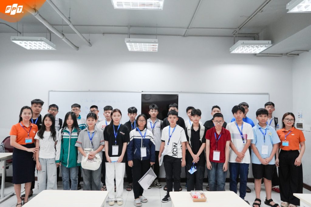 Chúc mừng gần 300 thí sinh hoàn thành kỳ thi đánh giá năng lực đầu vào tháng 5 năm học 2025-2026 16 6 131