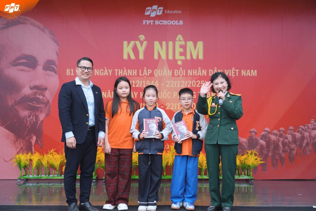 THẦY VÀ TRÒ FPT SCHOOL HÀ NAM GIAO LƯU Ý NGHĨA CÙNG CÁC BÁC CỰU CHIẾN BINH ĐOÀN VĂN CÔNG SÓNG HỒNG 16 6 139