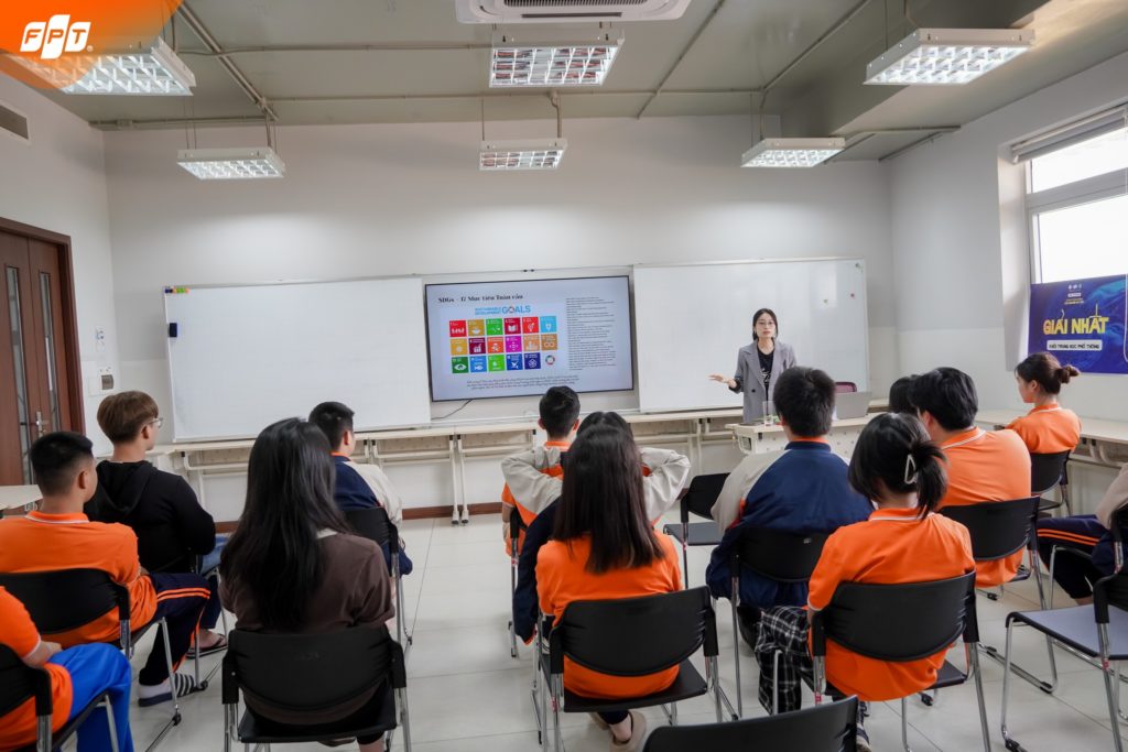 "Walk with us 2025 - Mơ hỏi mở" Khi ước mơ được dẫn lối 17 7 55