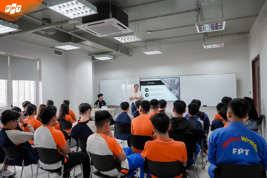 "Walk with us 2025 - Mơ hỏi mở" Khi ước mơ được dẫn lối 18 9 38