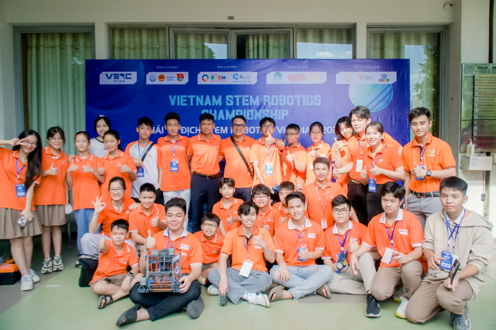 Các cơ sở FPT Schools Hà Nam, Bắc Ninh, Cần Thơ gặp gỡ tại Ngày hội STEM Quốc gia 2023.