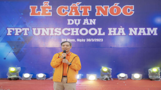 TS. Lê Trường Tùng phát biểu tại lễ cất nóc