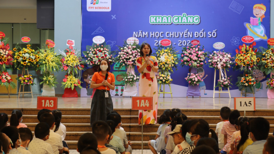 Niềm vui của học sinh Khối 1 và Khối 6 trong cuộc gặp gỡ Ban Giám Hiệu nhà trường 13 gap