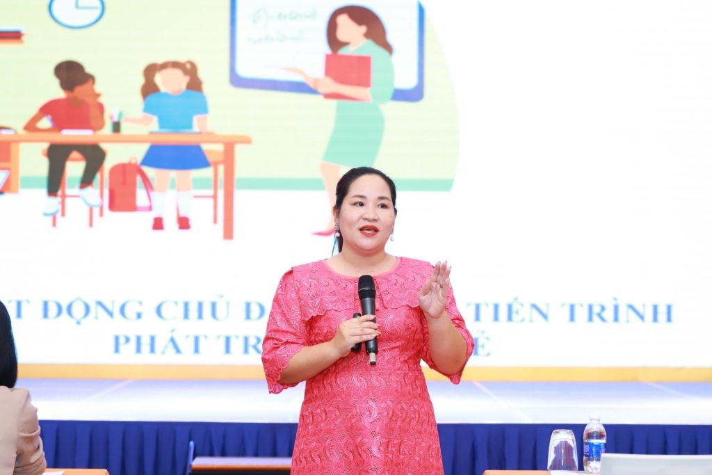 TS Tâm lí Tô Nhi A chia sẻ gần gũi với các Phụ huynh tỉnh Hà Nam trong workshop "Đồng hành cùng con chuyển cấp" do trường Tiểu học, THCS và THPT FPT Hà Nam tổ chức. 