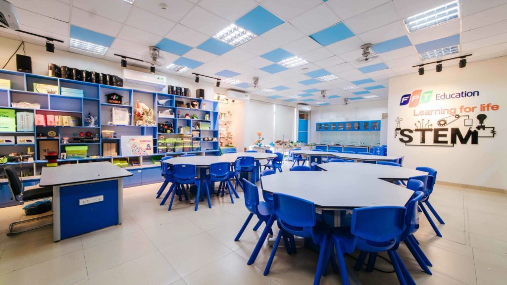 Phòng STEM LAB của FPT Schools tạo điều kiện thực hành tối đa cho học sinh FPT.